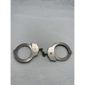 VTG Peerless Handcuffs